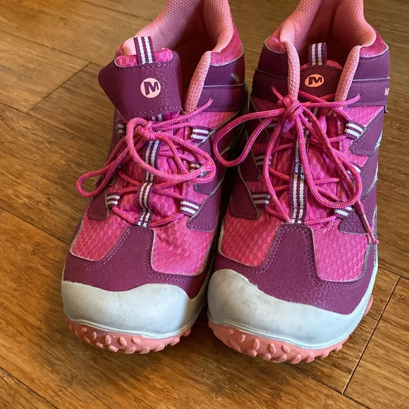Merrell women’s hiking shoes - waterproof - pink/ purple - size 7 - lace up - Picture 3 of 8